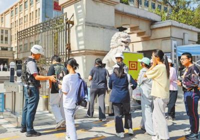 全省高考考场开放 考生提前踩点应考