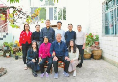 【文明之光耀云岭】全国文明家庭贺丽远家庭：警徽闪耀处 家风铸忠诚
