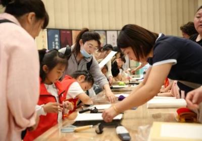 烽火抗战 精神永存 长春博物馆举行彦涵抗战题材版画拓印