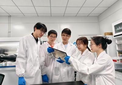我国科研人员揭开钙钛矿光伏电池的“衰老密码”