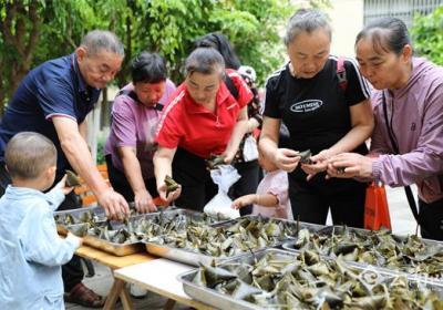 玉溪元江：党建引领粽飘香 邻里和谐庆佳节