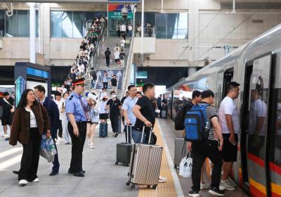 济南三大火车站端午小长假运输启动 预计发送旅客83.5万人次
