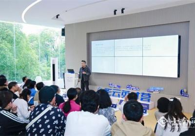 “诗说”云南文旅产业发展 诗人王单单走进“彩云英才荟”