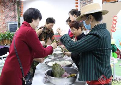 昆明石井社区开展“情浓端午节 欢乐粽动员”主题活动