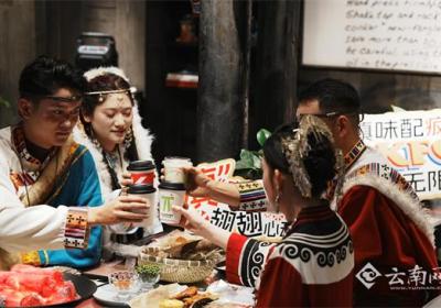 云南火塘烧烤风味“出圈” 全国食客解锁高原烟火气