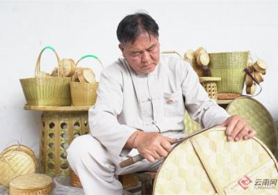 云南芒市：竹编五十载 老支书赛岩喊洼的匠心坚守