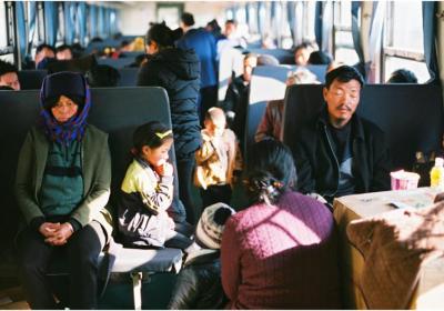 穿越大凉山，绿皮火车上的彝族风情画卷之旅