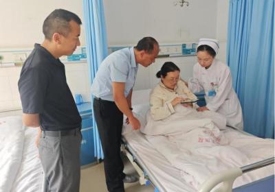“一把手”走流程沉浸式体验“新生儿出生一件事” 高效办理
