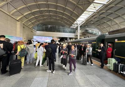 多地推出银发专列，火车游成文旅新商机