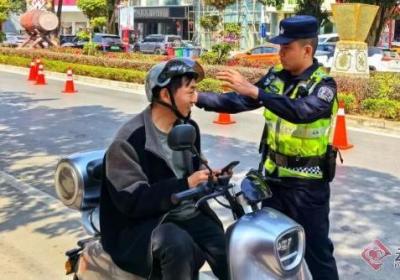 520甜蜜暴击！请查收云南交警“硬核宠爱”