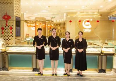 《匠心铸就黄金玫瑰，温暖千家万户》——中国黄金绽放光彩