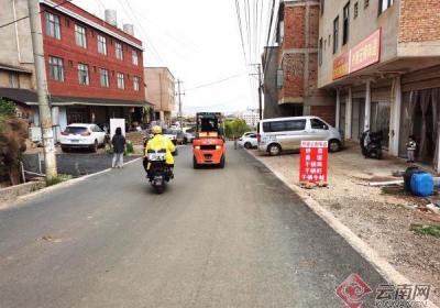 云南滇中新区直管区通村公路硬化项目获群众点赞