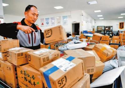 【中国梦·劳动美】全国劳动模范者发贵：客户心中的快递“名片”