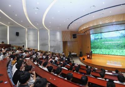 华为终端CEO何刚回访西电：师生皆为改变世界之种