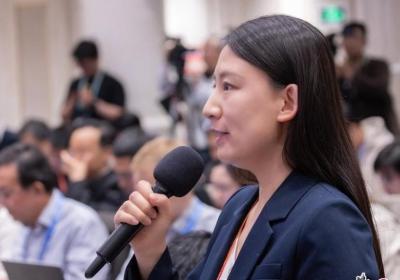 央行潘功胜回应一财：设立5000亿服务消费与养老再贷款