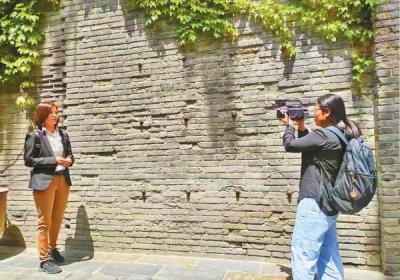 行走诗意中国 共话胞波新语