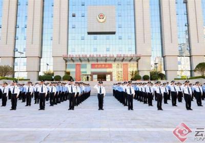 凝聚警心激励斗志 云南省公安厅举行集中升旗活动