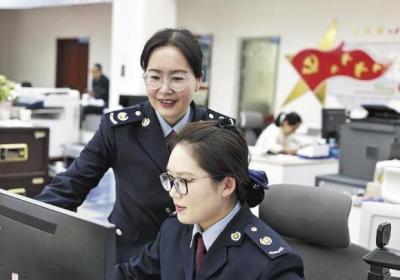 【中国梦·劳动美——凝心铸魂跟党走 团结奋斗新征程】税徽闪耀雪域 丹心映照初心——记国家税务总局门源回族自治县税务局征收管理股股长包玉芬