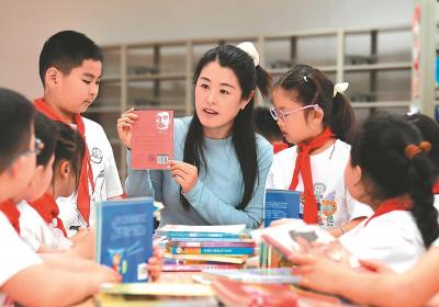 “绿书签”进校园 营造读书好氛围