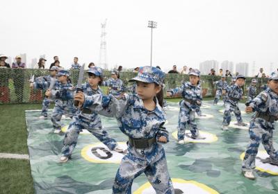 湖南开展幼儿国防体育活动 830名萌娃沉浸体验国防教育