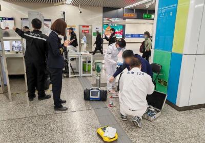 20分钟暖心救援！地铁宋家庄站展开一场生命接力