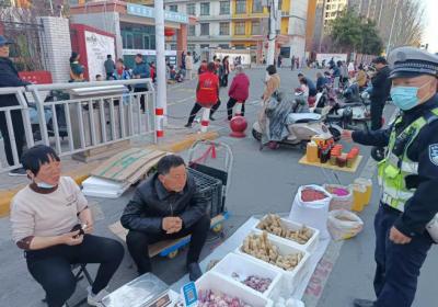 郑州交警十二支队严治占道乱象 全力护航道路安全畅通