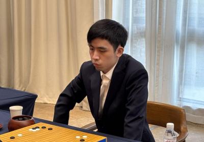 “北海新绎杯”世界围棋公开赛决赛：王星昊首盘获胜