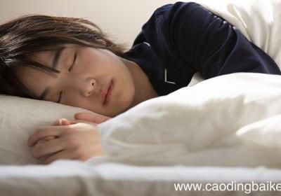 女人梦见自己坐飞机是什么意思 女人梦见自己坐飞机有什么预兆