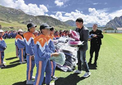 【感党恩 听党话 跟党走·和谐青海行】“我们虽然民族不同，但心却越走越近”——“走进新玉树”系列报道⑤