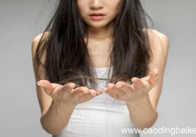 女人梦见头发秃了一块什么意思 女人梦见头发秃了一块什么预兆