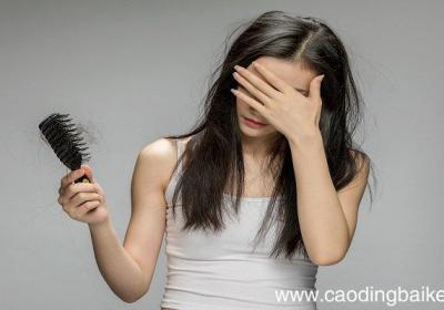 女人梦见掉一大把头发是什么意思 女人梦见掉一大把头发有什么预兆