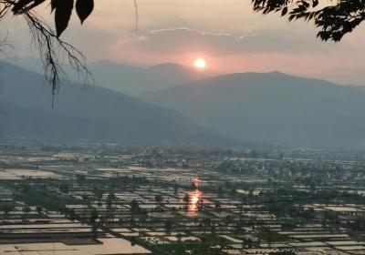 有一种叫云南的生活丨春日水乡邂逅夕阳落红