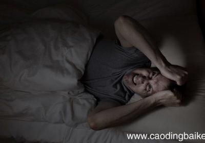 男人梦见自己牙齿掉了是什么意思 男人梦见自己牙齿掉了有什么预兆