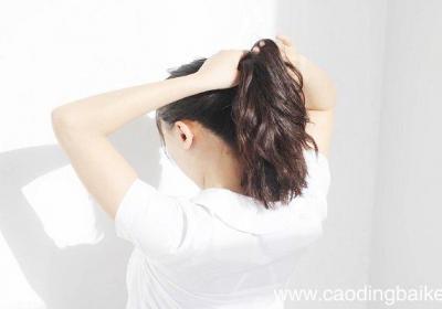 女人梦到自己拔白头发是什么意思 女人梦到自己拔白头发有什么预兆