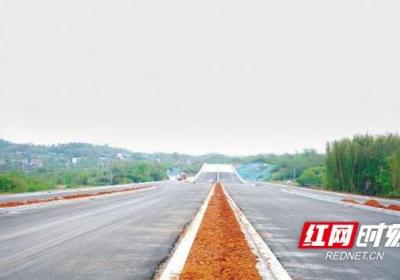 机场中轴城际主干道北段预计12月竣工通车