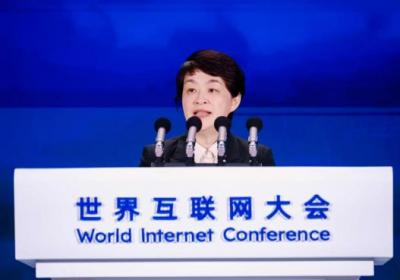 中兴通讯董事长方榕：强化数智基础，加速AI发展