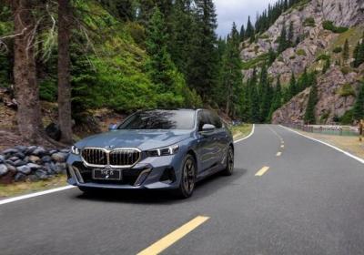 国产BMW 5系搭载V2X技术，携手均联智行共筑智慧城市