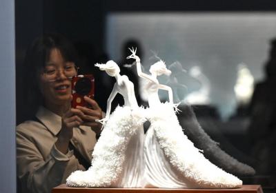 河北博物院举办白瓷艺术展