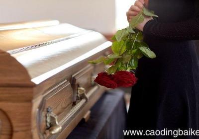 梦到自己的爸爸死了是什么意思 梦到自己的爸爸死了有什么预兆