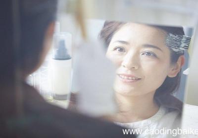 梦见自己染头发是什么意思 梦见自己染头发有什么预兆