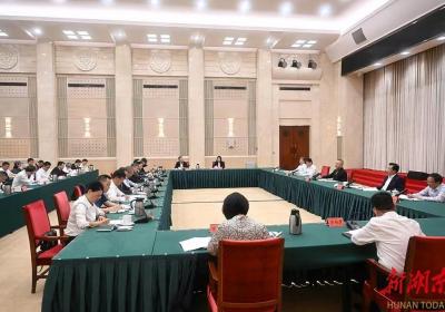 沈晓明主持召开大学生创业导师工作座谈会