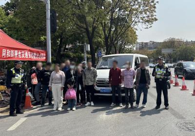 14人被刑拘！广州交警开展面包车违法载人专项整治行动