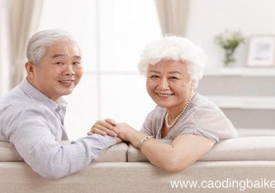 梦见长了很多白头发是什么意思 梦见长了很多白头发是什么预兆