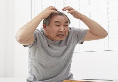 梦见头发白了一部分是什么意思 梦见头发白了一部分有什么预兆
