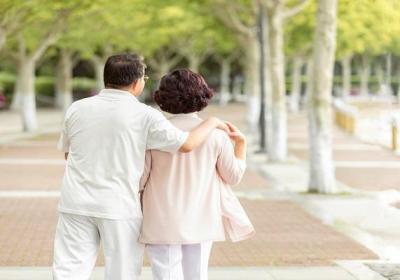梦见死去的爷爷奶奶是什么意思 梦见死去的爷爷奶奶有什么预兆