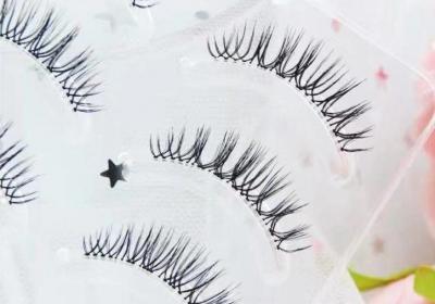 假睫毛的正确贴法教程