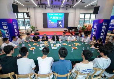 福建福耀科技大学迎来多个考察团，校长再与外界交流