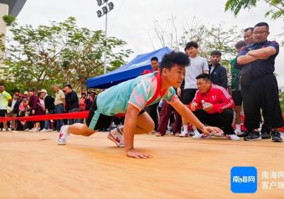组图丨五指山民族传统体育竞技赛精彩纷呈 攀椰竞速等项目展文化魅力