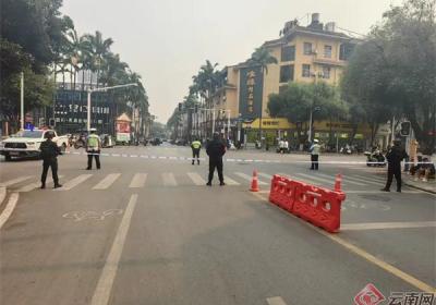 云南瑞丽警方第一时间投入地震应急救援工作