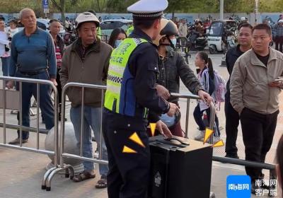 儋州市教育局联合儋州交警开展交通安全进校园活动